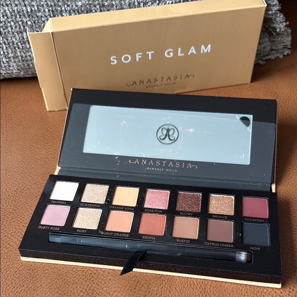 Anastasia Beverly Hills Soft Glam Eyeshadow Palette, 14 shades, NWT